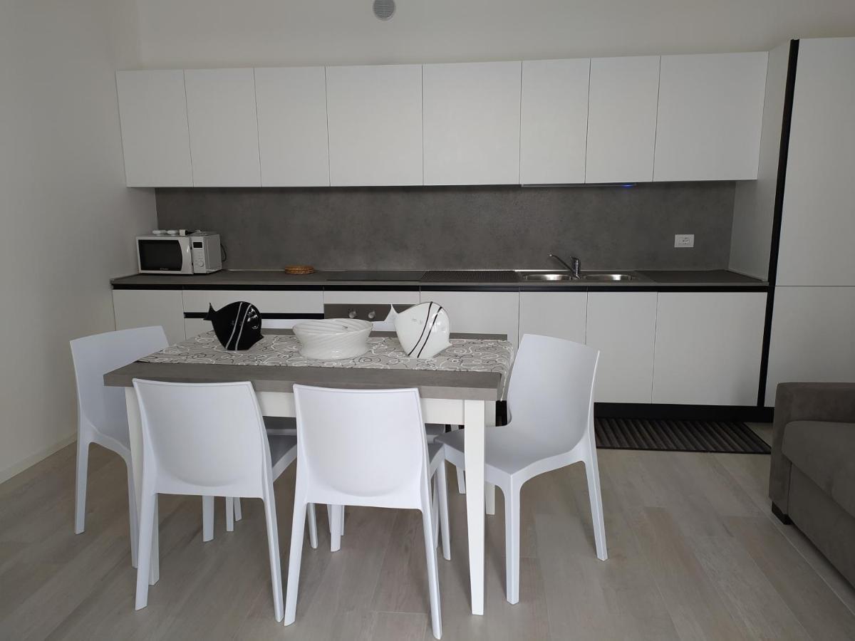 Jesolo Appartamenti F2 - Black And White エクステリア 写真